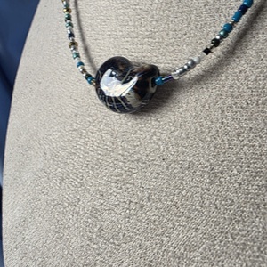 Colier de vară cu pandantiv scoică de ceramică - bijuterii - coliere - coliere din mărgele - Artynos.ro