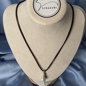 Colier cu șnur din piele și perle de cultură barocă - bijuterii - coliere - coliere din mărgele - Artynos.ro