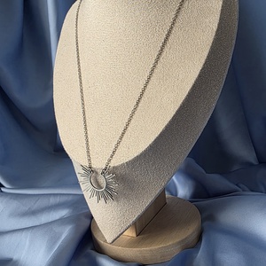 Colier lung din oțel inoxidabil și pandantiv soare - bijuterii - coliere - coliere cu pandative - Artynos.ro