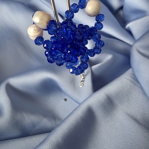 Brosa mărțișor  cu perle de cultura si margele fațetate  - bijuterii - mărțișor - Artynos.ro