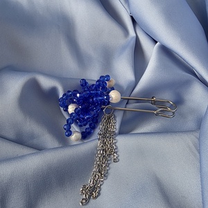 Brosa martisor  cu perle de cultura si margele fatetate , Bijuterii, Martisor, Confectionarea bijuteriilor, ARTYNOS