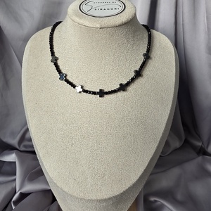 Colier din margele fatetate si hematit - bijuterii - coliere - coliere cu pandative - Artynos.ro