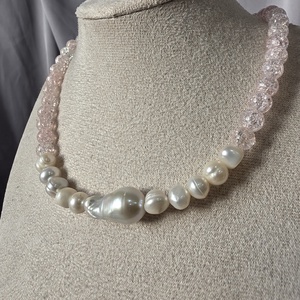 Colier cu cuarț roz spart și perle de cultură - bijuterii - coliere - coliere cu pandative - Artynos.ro