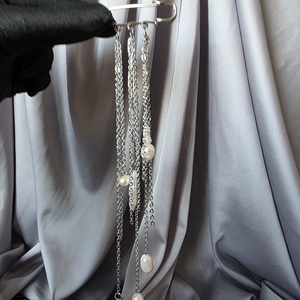 Brosa martisor din otel inoxidabil si perle de cultura - Artynos.ro