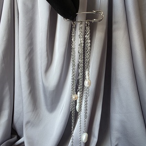 Brosa mărțișor din oțel inoxidabil și perle de cultură - bijuterii - mărțișor - Artynos.ro