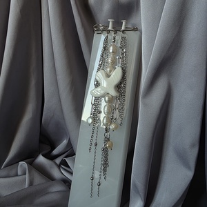 Brosa mărțișor din oțel inoxidabil și perle de cultură - bijuterii - mărțișor - Artynos.ro