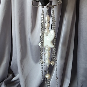 Brosa martisor din otel inoxidabil si perle de cultura - Artynos.ro