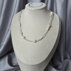 Colier din mărgele transparente si perle de cultură  - bijuterii - coliere - coliere din mărgele - Artynos.ro