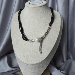 Colier din margele negre, hematit si perla de cultura baroca, Bijuterii, Coliere, Coliere din margele, Confectionarea bijuteriilor, ARTYNOS