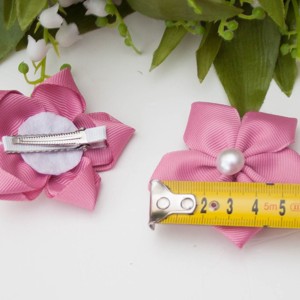 Agrafă de păr în formă de floare � roz malva -  - Artynos.ro