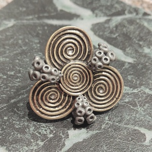 Inel Triskelion Statement Maximalist - Decoratiune Metalica Vintage Reciclata - 3 Spirale Witchy Handmade Fantezie  - bijuterii - inele - inele cu figurine - Artynos.ro