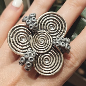 Inel Triskelion Statement Maximalist - Decoratiune Metalica Vintage Reciclata - 3 Spirale Witchy Handmade Fantezie  - bijuterii - inele - inele cu figurine - Artynos.ro