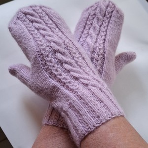 Manusi tricotate manual cu un singur manson - Artynos.ro