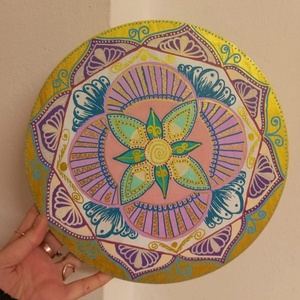 Mandala pictata manual cu motive geometrice si florale - Artynos.ro