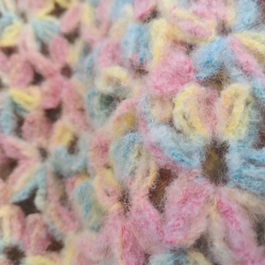 Poncho Gradina cu flori - îmbrăcăminte și modă - eșarfe, pălării, fularuri - șaluri - Artynos.ro