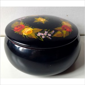 Cutiuță pentru bijuterii pictată cu flori frumoase - bijuterii - suporturi și cutii de bijuterii - cutii de bijuterii - Artynos.ro