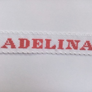 Semn de carte cusut manual pe etamina - arte vizuale și accesorii  - imagini cu broderii - broderii în cruciuliță pe țesătură - Artynos.ro