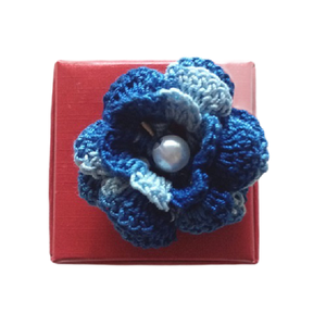 Brosa crosetata din bumbac model floare, disponibila in mai multe culori - Artynos.ro