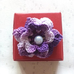 Brosa crosetata din bumbac model floare, disponibila in mai multe culori - accessorii și unelte - broșă, cerc, încuietoare - Artynos.ro