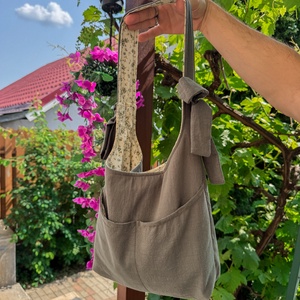 Geanta cu fundite, Geanta si husa, Geanta pentru cumparaturi, Geanta shopper, geanta tote, geanta textila, Cusatura, Geanta cu fundite, lucrata manual
- dimensiuni aproximative: 26cm x 30cm
- lungime bretea: 100cm, ARTYNOS