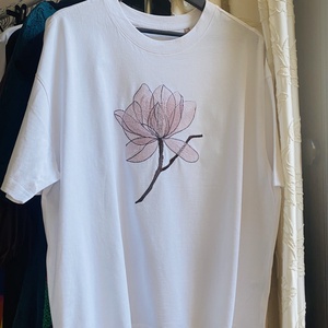 Tricou Magnolia, Îmbrăcăminte și modă, Haine damă, Tricou și top de damă, Broderie, ARTYNOS