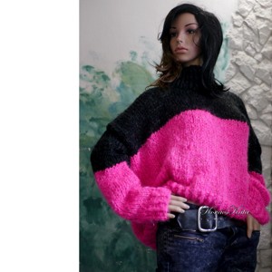 CRAZY SEXY - pulover extravagant tricotat manual, supradimensionat / roz neon + negru - îmbrăcăminte și modă - haine damă - hanorace, cardigane - Artynos.ro