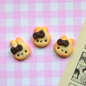 Insigna Miffy biscuit, Bijuterii, Martisor, Altele, ARTYNOS