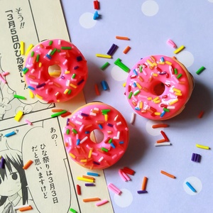 Insigna Pink donut - bijuterii - mărțișor - Artynos.ro