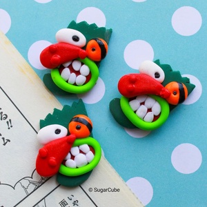 Insigna Masca Curaj caine fricos - bijuterii - broșe - Artynos.ro