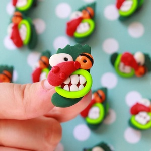 Insigna Masca Curaj caine fricos - bijuterii - broșe - Artynos.ro