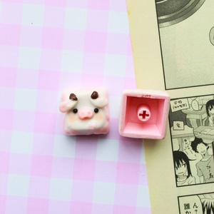 Keycaps Văcuțe căpșuni  - accessorii și unelte - accesorii decorative - figurine - Artynos.ro