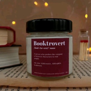 Lumanare Booktrovert  - Artynos.ro