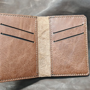 Portofel din piele naturala ,lucrat in totalitate manual(taiatpielea,cusut ,finisat) - genți și portofele - portofele, huse, suporturi - portofele - portofel bărbați - Artynos.ro