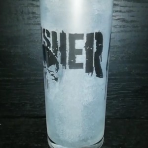  Pahar de sticlă cu modelul The Punisher � Răzbunătorul. -  - Artynos.ro