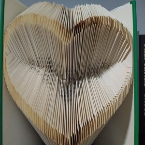 Sculptura de carte in forma de inima, Casa & Stil de viata, Accesorii pentru decorat casa, Decoratiuni de masa si decoratiuni pentru rafturi , Sculptura de carte, carte pliata, , ARTYNOS