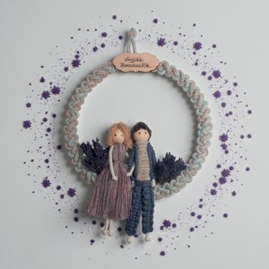 Cadou pentru nași � Pereche unică de figurine din macramé lavandă pe cerc vintage -  - Artynos.ro