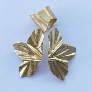 Cercei și inel cu petale speciale din alamă - bijuterii - seturi de bijuterii - Artynos.ro Cercei și inel cu petale speciale din alamă - bijuterii - seturi de bijuterii - Artynos.ro