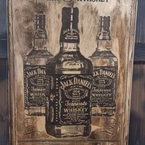 Imagine din lemn gravata cu laser Jack Daniels - Artynos.ro