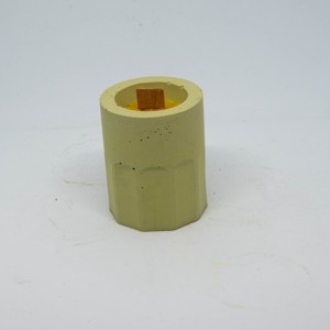 Lumânare de beton de culoare verde cu lingură de lemn -  - Artynos.ro