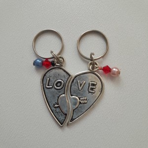 Pereche de mini brelocuri / set de ornamente pentru geanta cu inscriptia LOVE, , , ARTYNOS