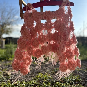 Pulover handmade �Pink Blossom - îmbrăcăminte și modă - haine damă - bluze damă - Artynos.ro