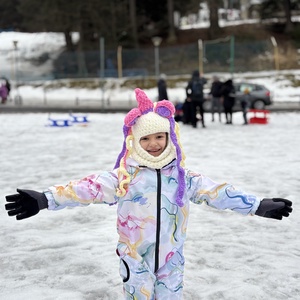 Cagula “Unicorn de plus” - 6-10 ani, Imbracaminte si moda, Esarfe, palarii, fularuri, Caciula, Crosetat, Cagula crosetata manual, realizata din fir velluto catifelat, extrem de moale si placut la atingere..., ARTYNOS