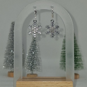 Cercei argint 925 cu fulgi argintii mici - Artynos.ro