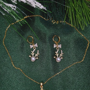 Set placat cu aur de 18K cu reni și fundițe de zirconiu - crăciun - cadouri de moș crăciun - cadouri de moș crăciun - Artynos.ro