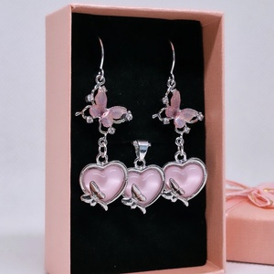 Set argint 925 cu fluturi și inimi roz - bijuterii - cercei - cercei din argint - Artynos.ro