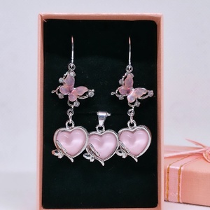 Set argint 925 cu fluturi și inimi roz - bijuterii - cercei - cercei din argint - Artynos.ro