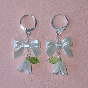 Cercei Puritas cu fundițe si lalele albe - bijuterii - cercei - cercei din argint - Artynos.ro