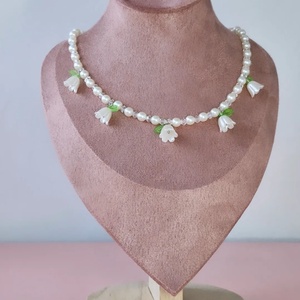 Colier Puritas cu perle și lalele albe - bijuterii - coliere - coliere din mărgele - Artynos.ro