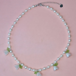 Colier Puritas cu perle și lalele albe - bijuterii - coliere - coliere din mărgele - Artynos.ro