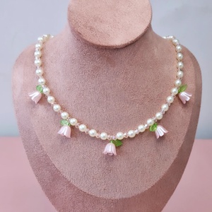 Colier Fairytopia cu perle si lalele roz , Bijuterii, Martisor, Confectionarea bijuteriilor, ARTYNOS